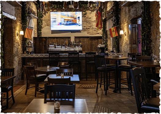 Interior de Taberna Atope - Ambiente español auténtico en Monterrey