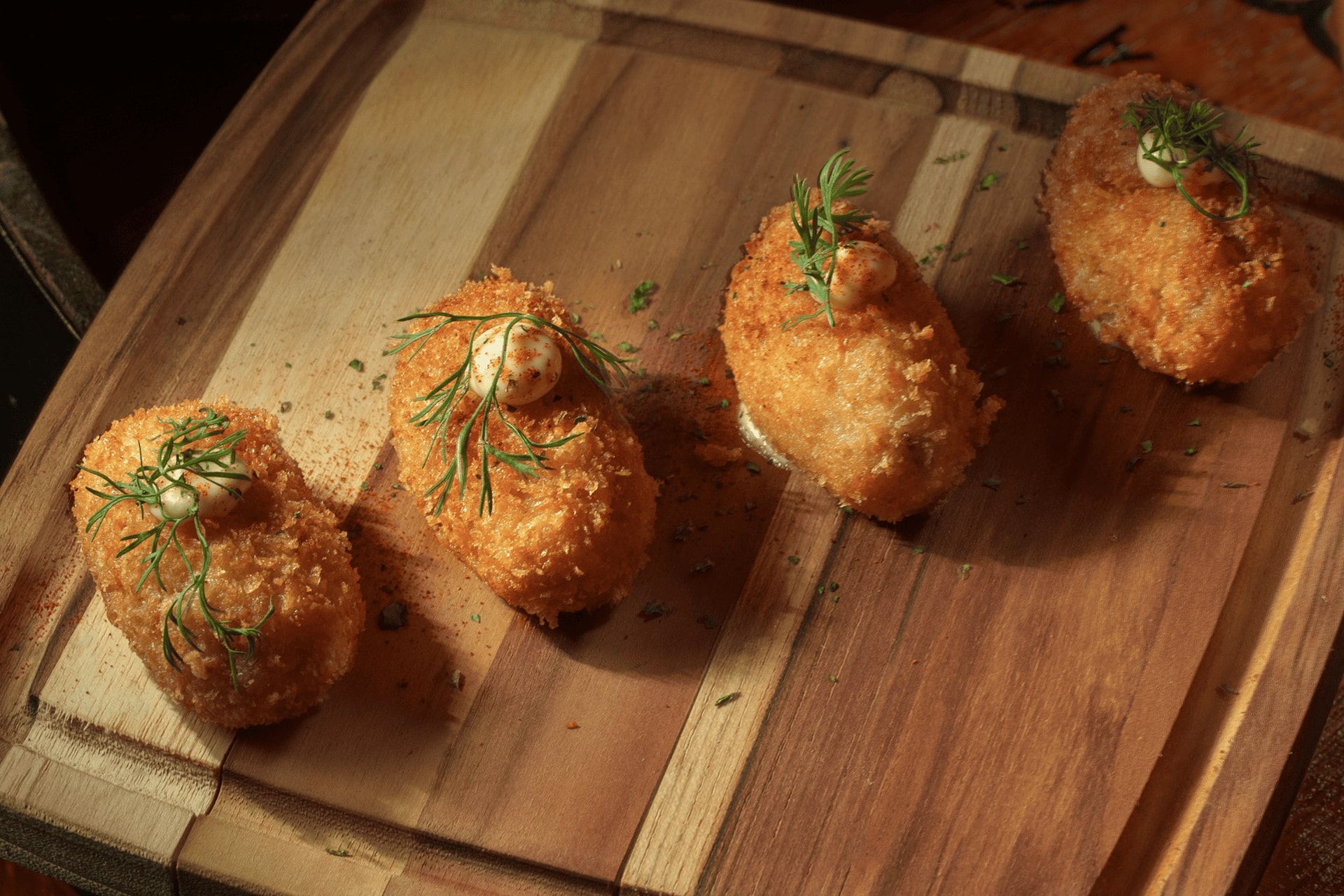 Bocadillos de calamares y tapas españolas en Taberna Atope Monterrey